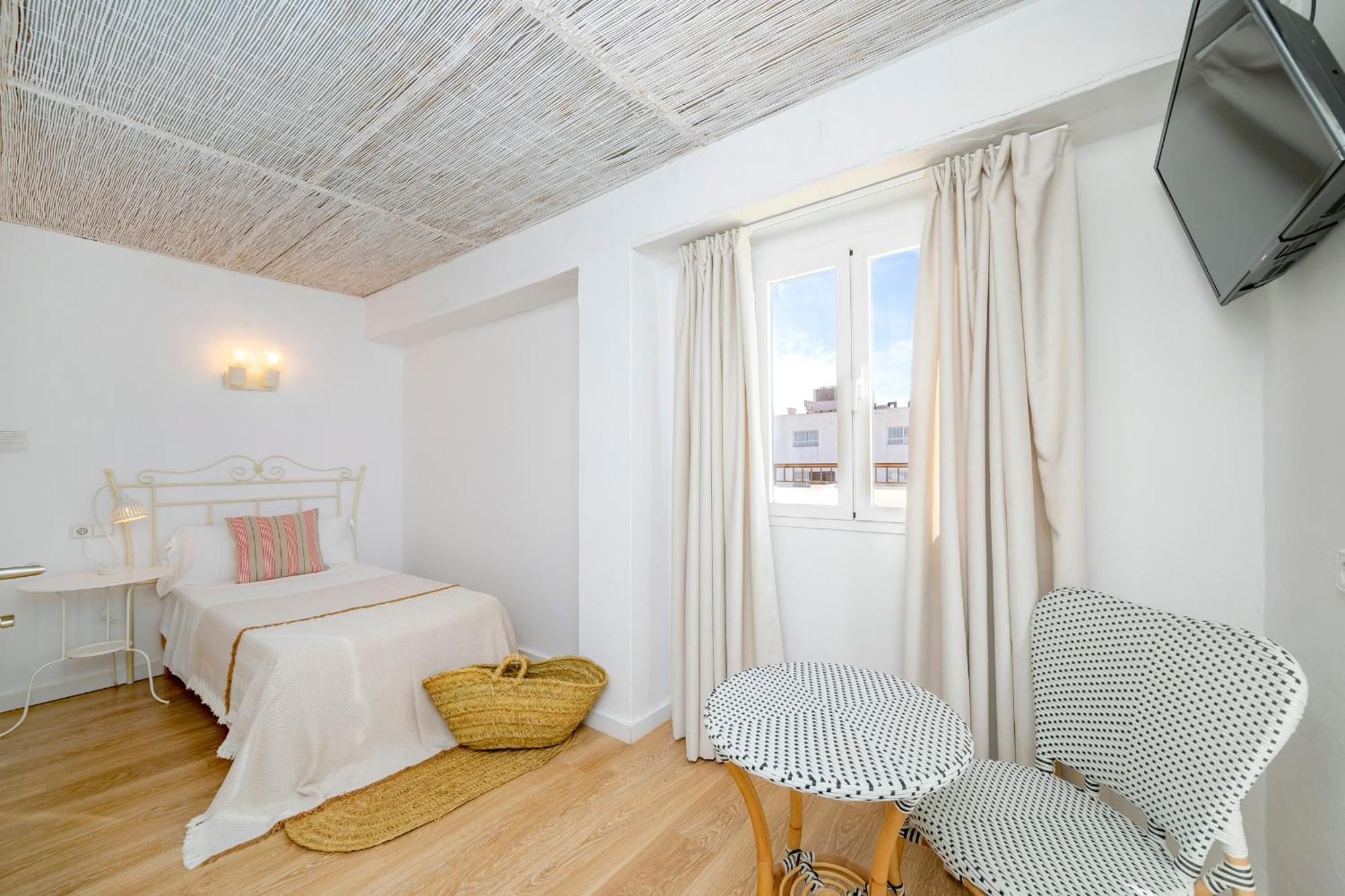 Can Beia Hostal Boutique (Adults Only) Sant Antoni de Portmany Стая снимка